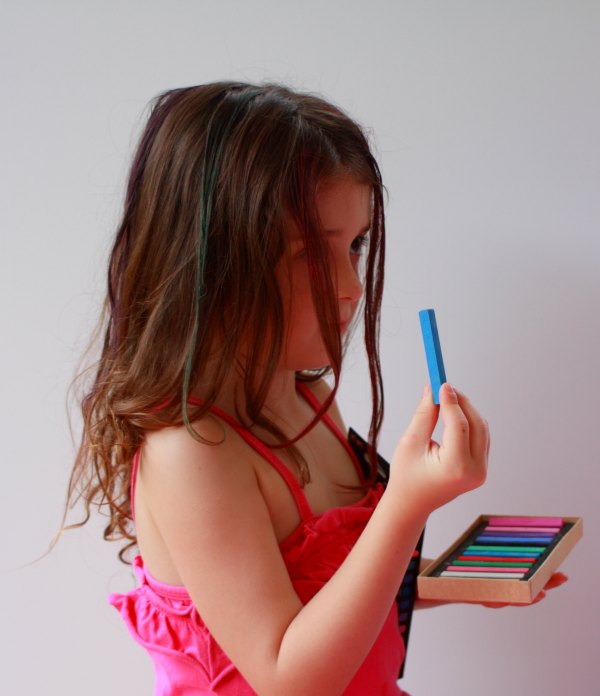 School Holidays - fun with Hair Chalk - Handmade KidsHandmade Kids