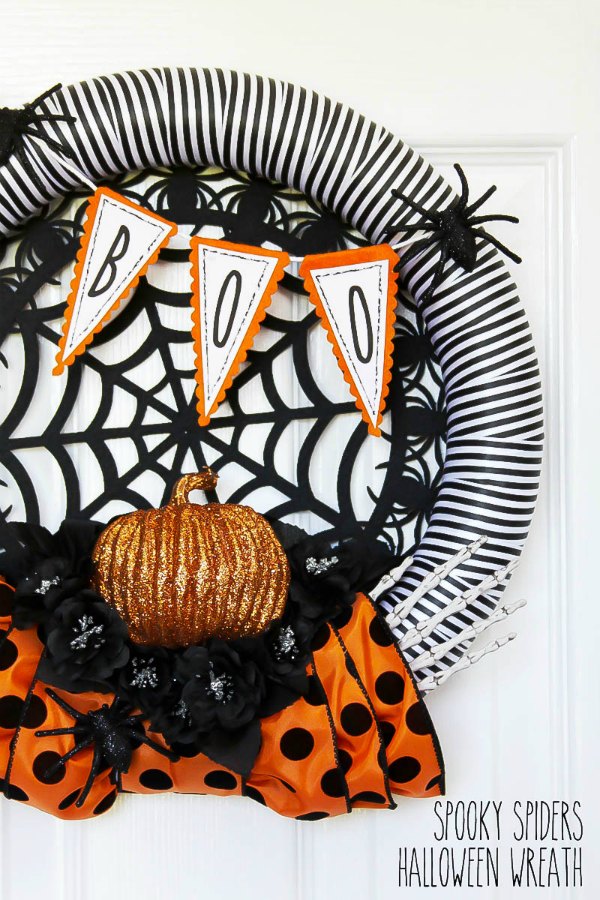 spooky spiders halloween wreath